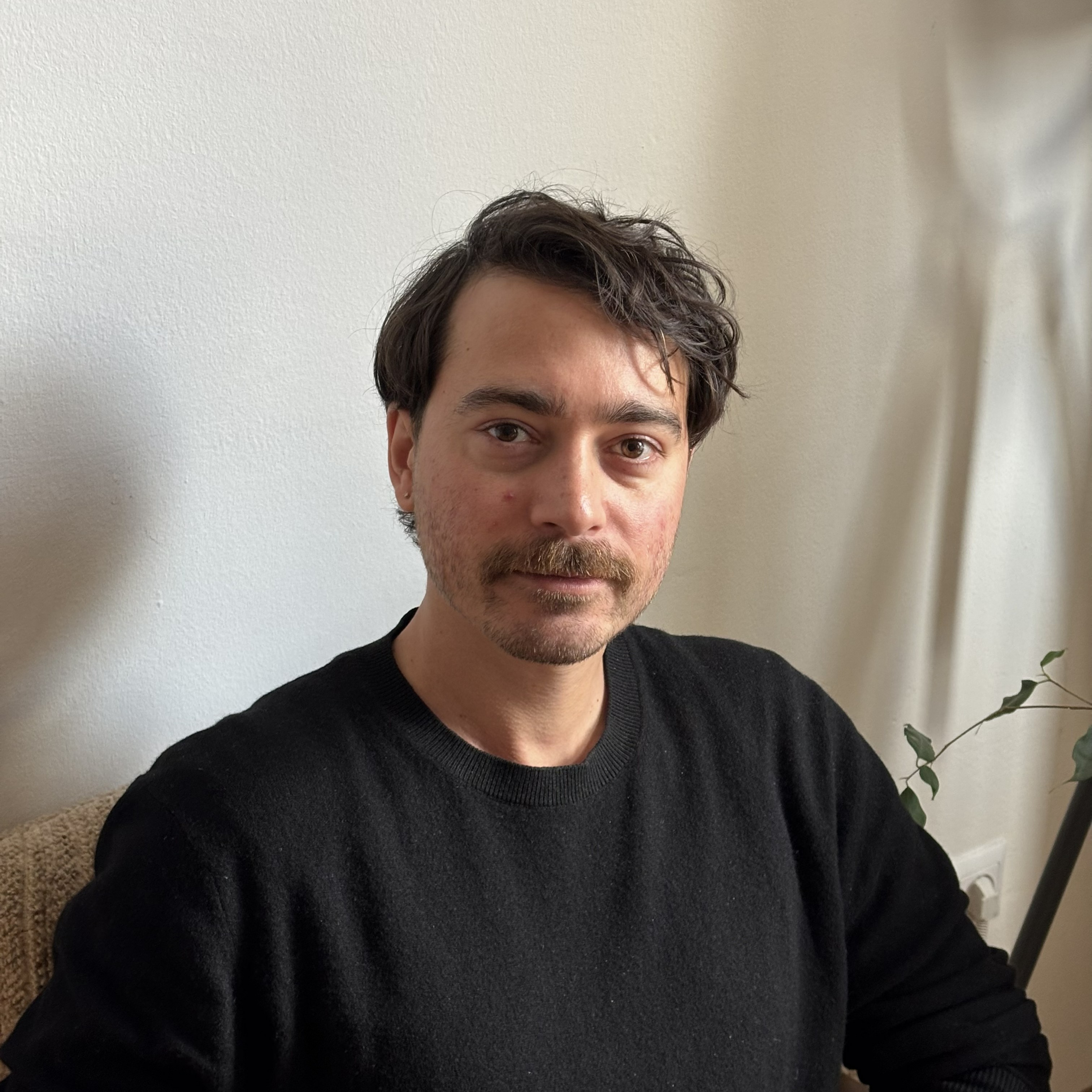 Individual music therapy session with Jordan Elias